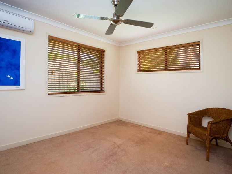 16 Robin Avenue, Paradise Point QLD 4216
