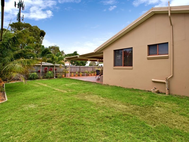 16 Robin Avenue, Paradise Point QLD 4216
