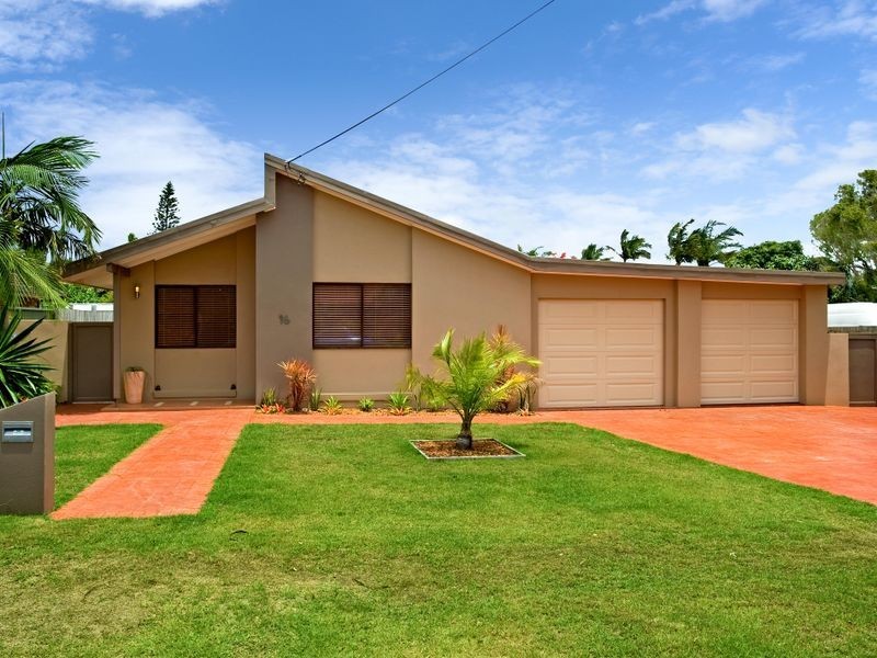 16 Robin Avenue, Paradise Point QLD 4216