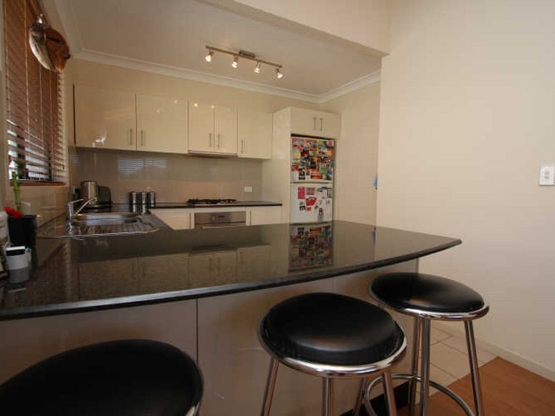 16 Robin Avenue, Paradise Point QLD 4216