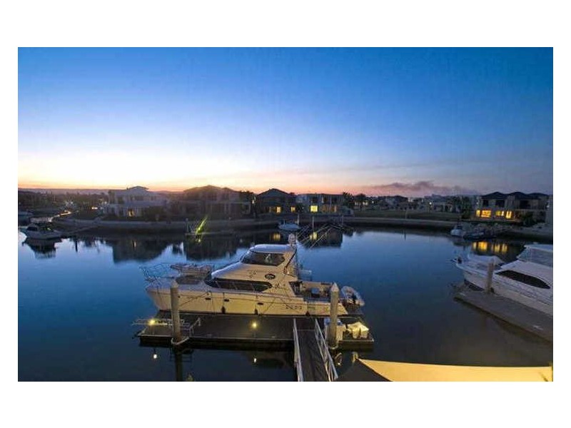 23 King Charles, Sovereign Islands QLD 4216