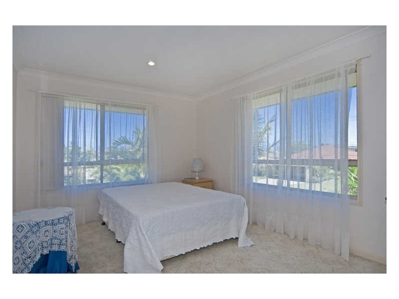 2/31 Eider Avenue, Paradise Point QLD 4216