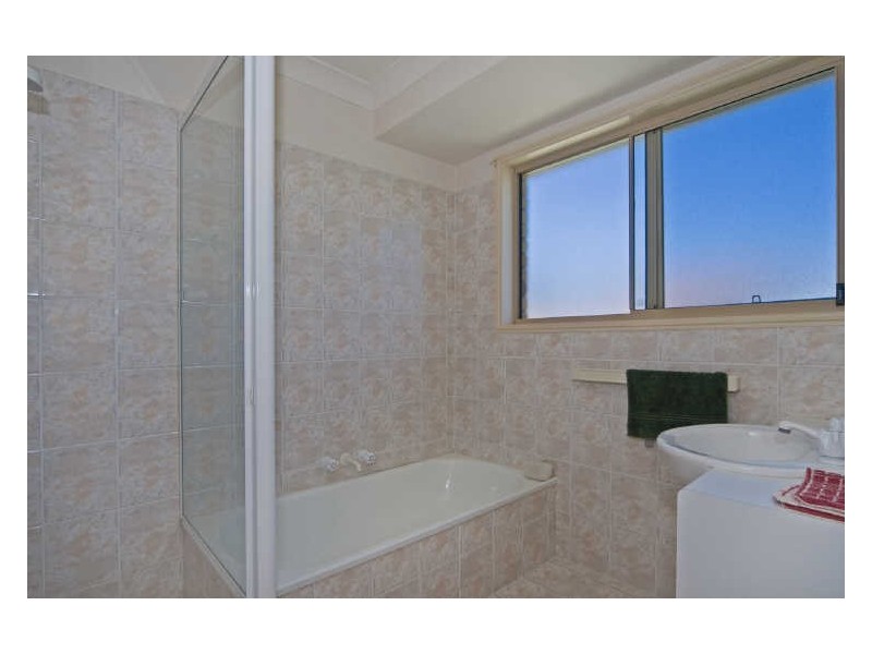 2/31 Eider Avenue, Paradise Point QLD 4216