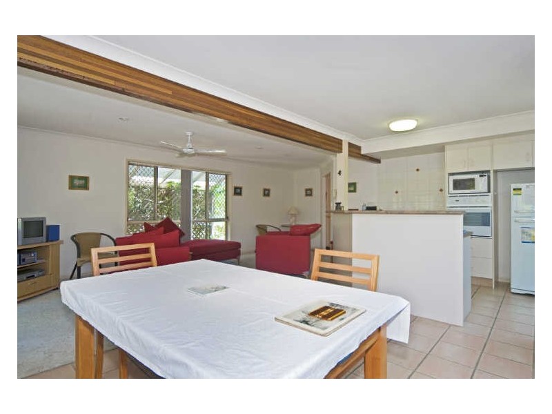 2/31 Eider Avenue, Paradise Point QLD 4216