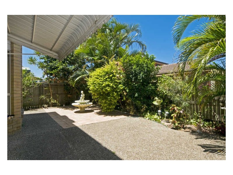 2/31 Eider Avenue, Paradise Point QLD 4216