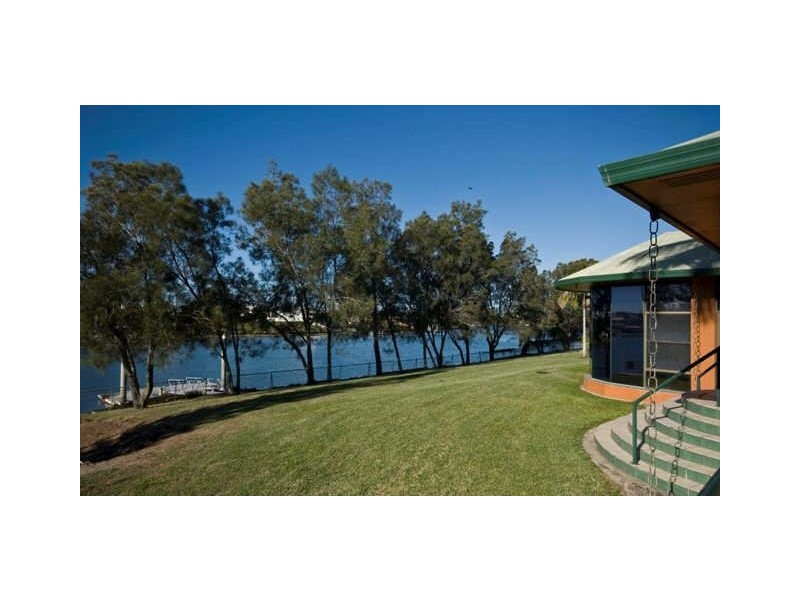 8-14 Riverbend Avenue, Carrara QLD 4211