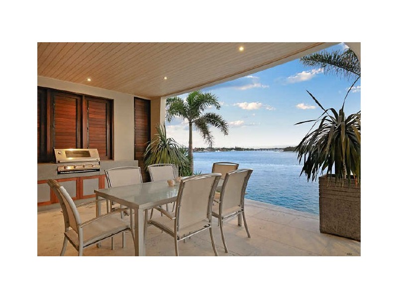 Sovereign Islands QLD 4216