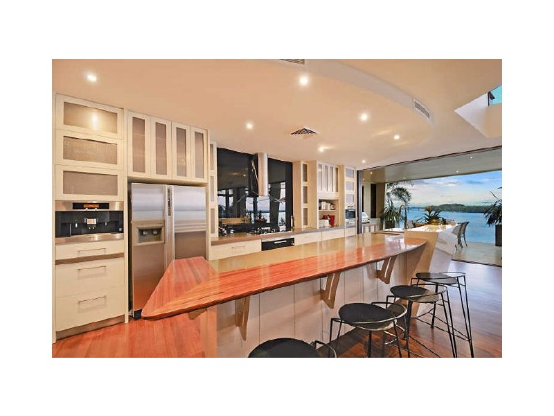 Sovereign Islands QLD 4216