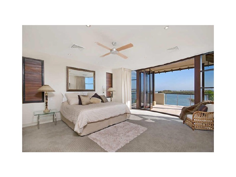 Sovereign Islands QLD 4216