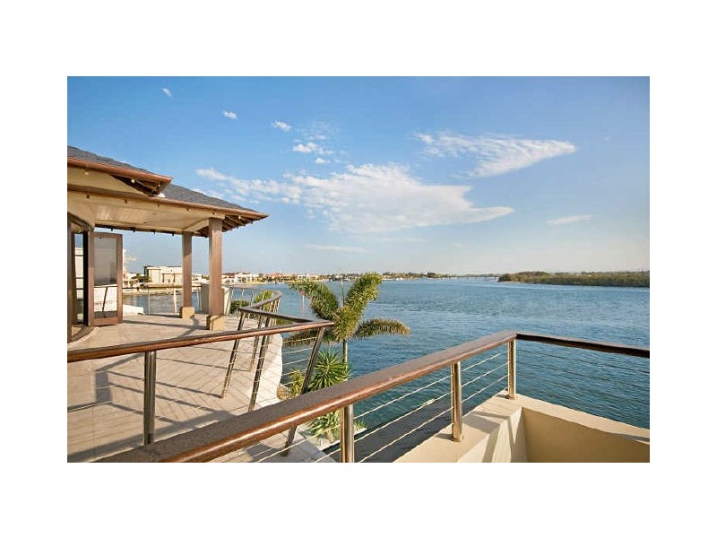 Sovereign Islands QLD 4216