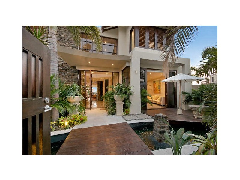 Sovereign Islands QLD 4216