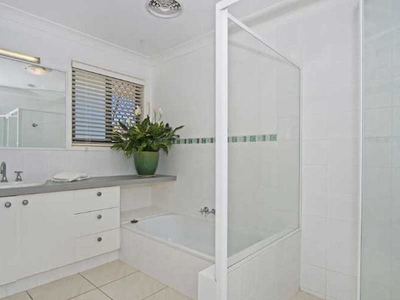 5 Wills Court, Paradise Point QLD 4216