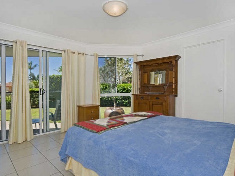 5 Wills Court, Paradise Point QLD 4216