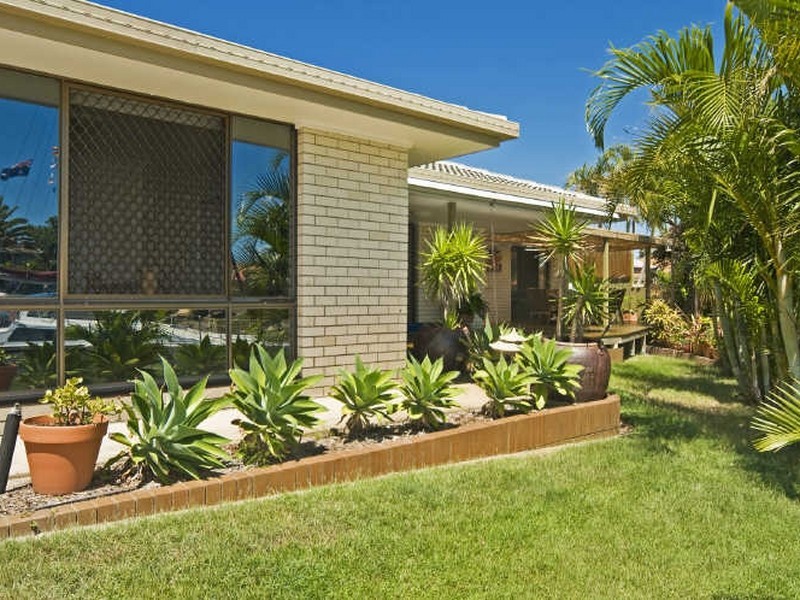 5 Wills Court, Paradise Point QLD 4216