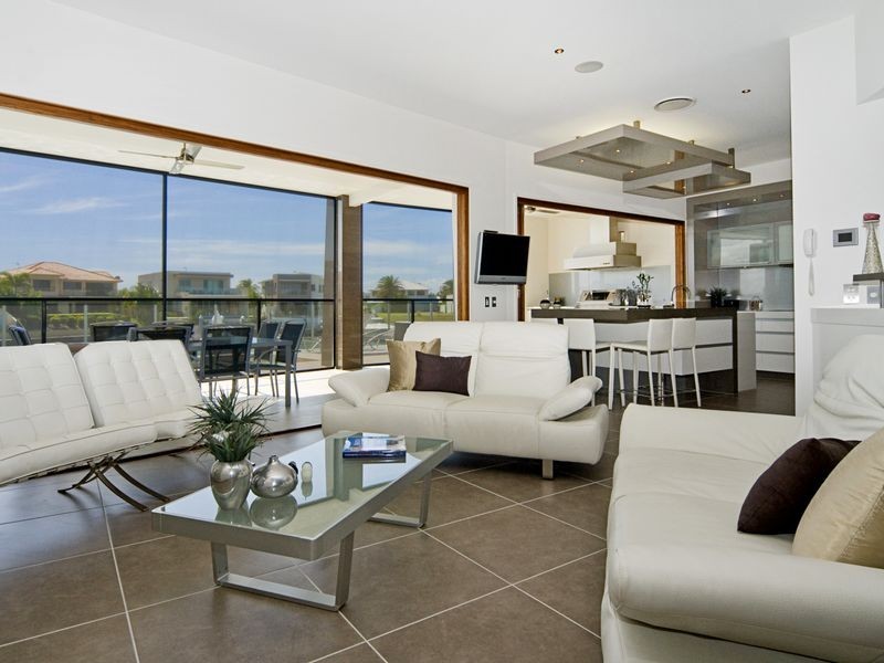14 King Charles, Sovereign Islands QLD 4216