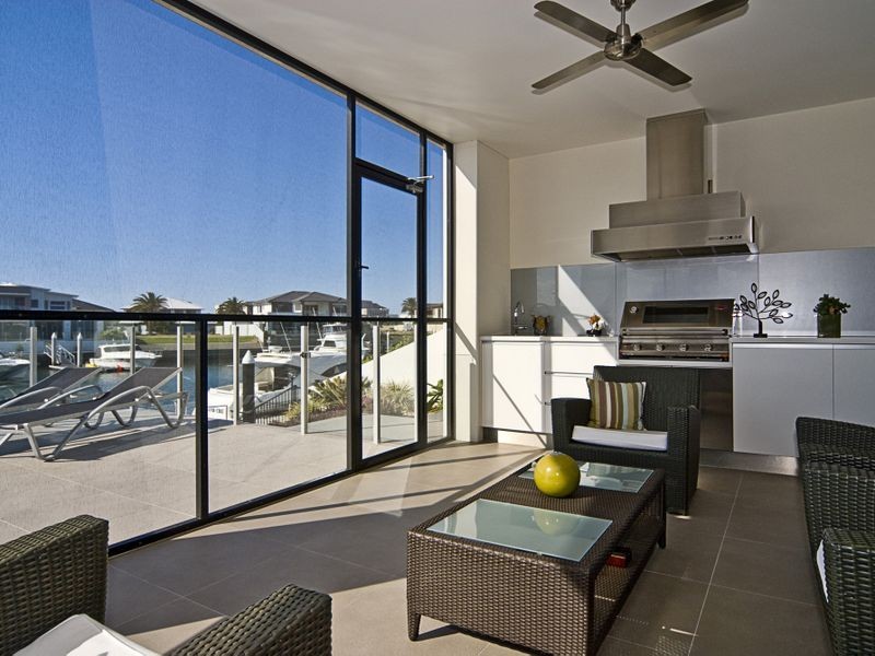 14 King Charles, Sovereign Islands QLD 4216