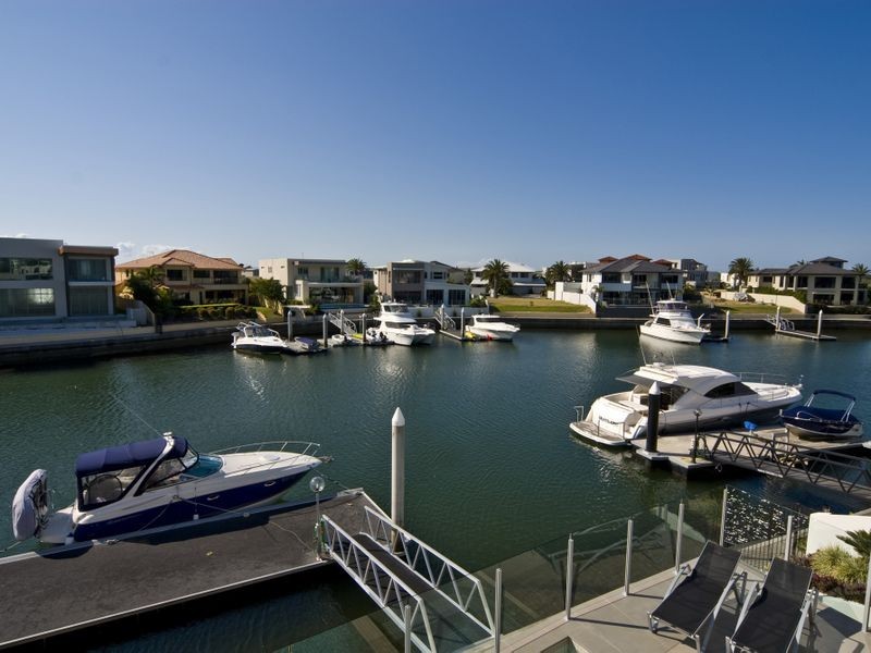 14 King Charles, Sovereign Islands QLD 4216