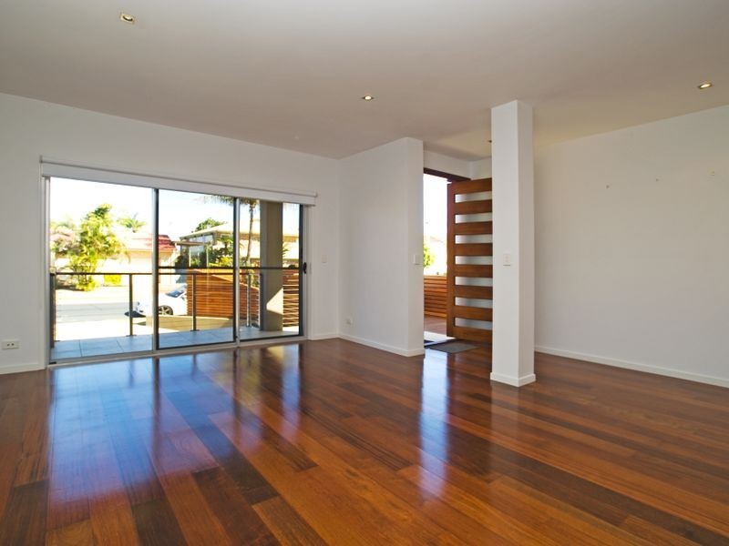 1/5 Nankeen Avenue, Paradise Point QLD 4216