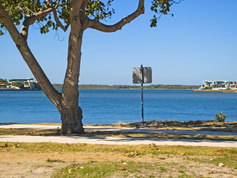 1/5 Nankeen Avenue, Paradise Point QLD 4216