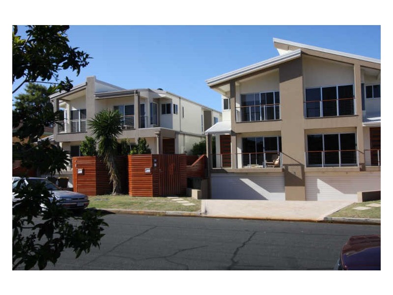 2/5 Nankeen Avenue, Paradise Point QLD 4216