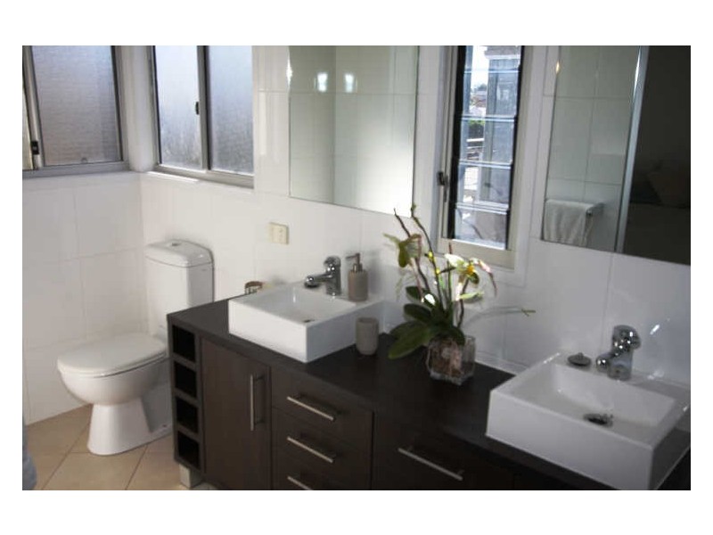 2/5 Nankeen Avenue, Paradise Point QLD 4216