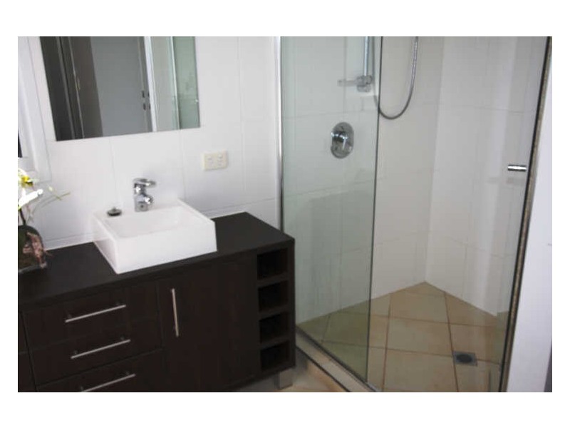 2/5 Nankeen Avenue, Paradise Point QLD 4216