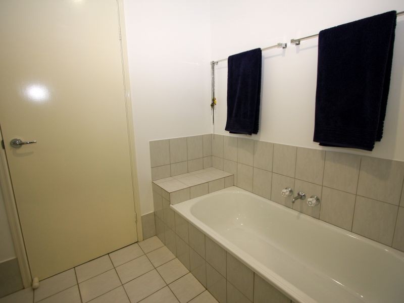 1/4 Harvey Court, Labrador QLD 4215