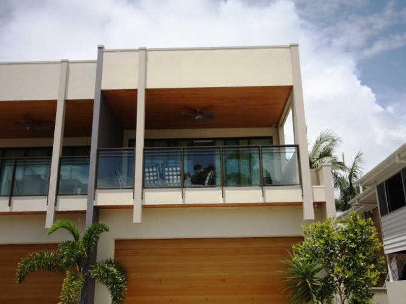 2/8 Eider Avenue, Paradise Point QLD 4216