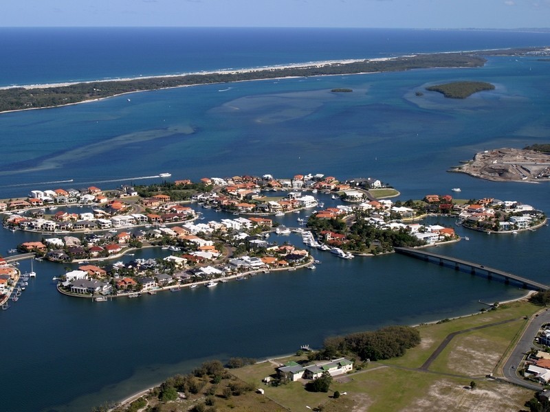 15 Parklane Terrace, Sovereign Islands QLD 4216