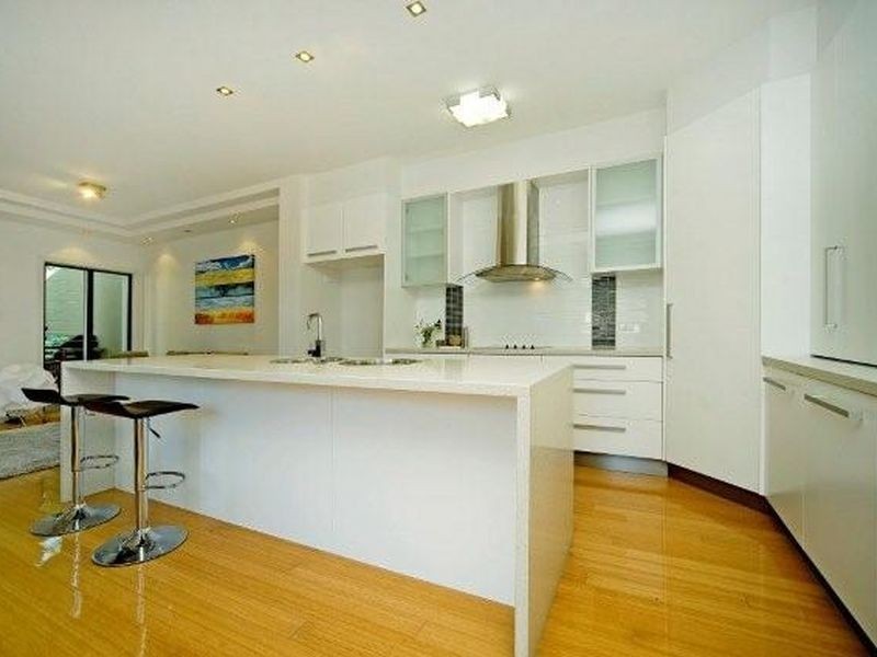 1/28 Milton Avenue, Paradise Point QLD 4216
