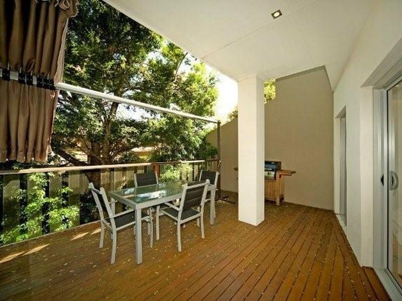 1/28 Milton Avenue, Paradise Point QLD 4216