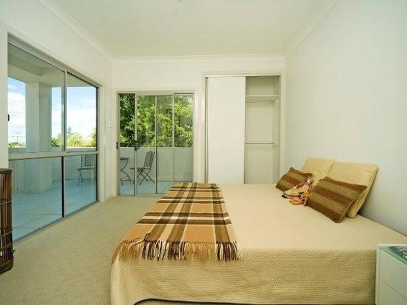 1/28 Milton Avenue, Paradise Point QLD 4216