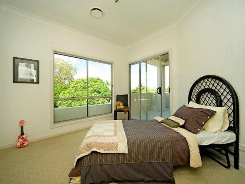 1/28 Milton Avenue, Paradise Point QLD 4216