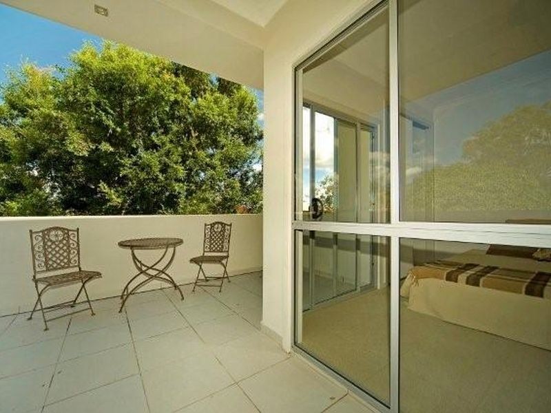 1/28 Milton Avenue, Paradise Point QLD 4216