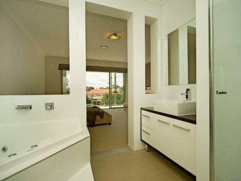 1/28 Milton Avenue, Paradise Point QLD 4216