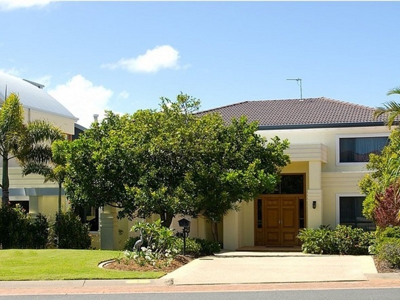 Sovereign Islands QLD 4216