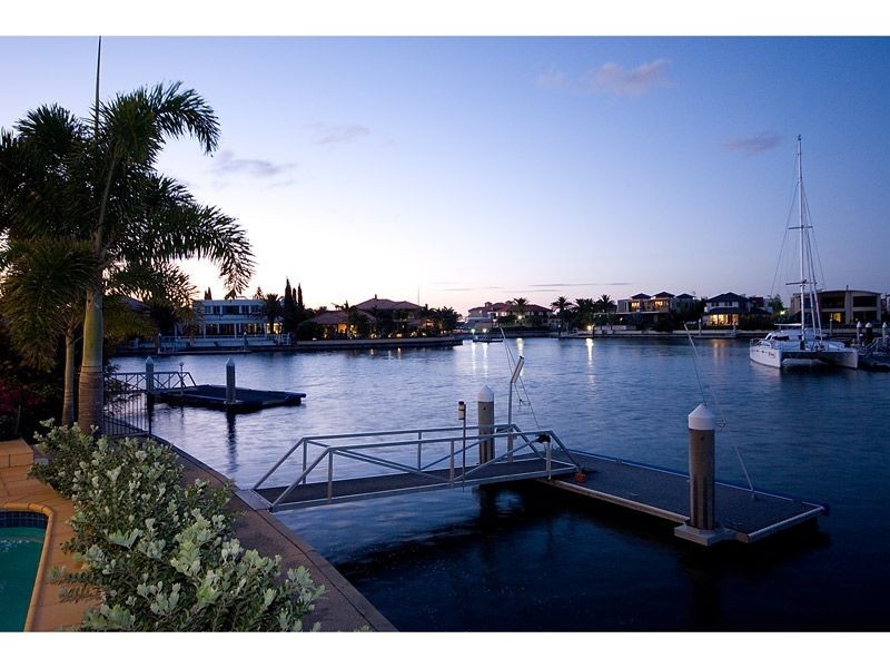 Sovereign Islands QLD 4216