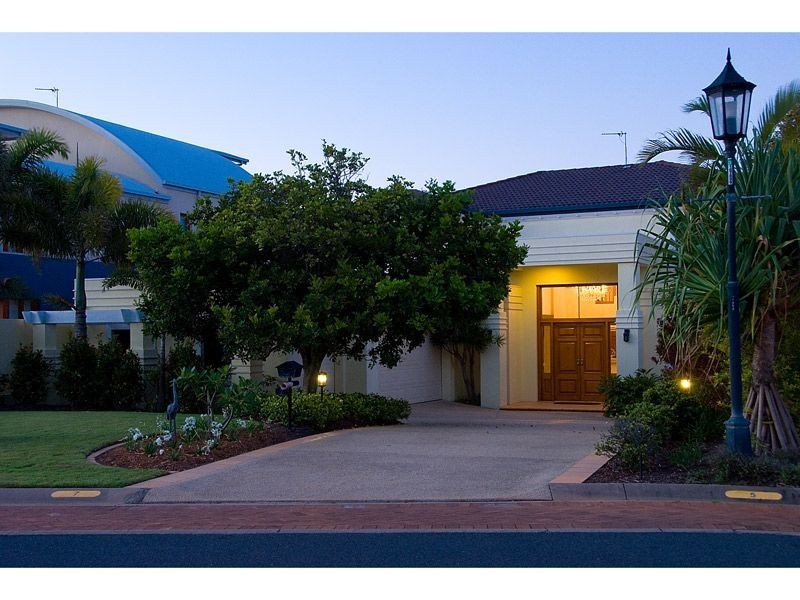 Sovereign Islands QLD 4216