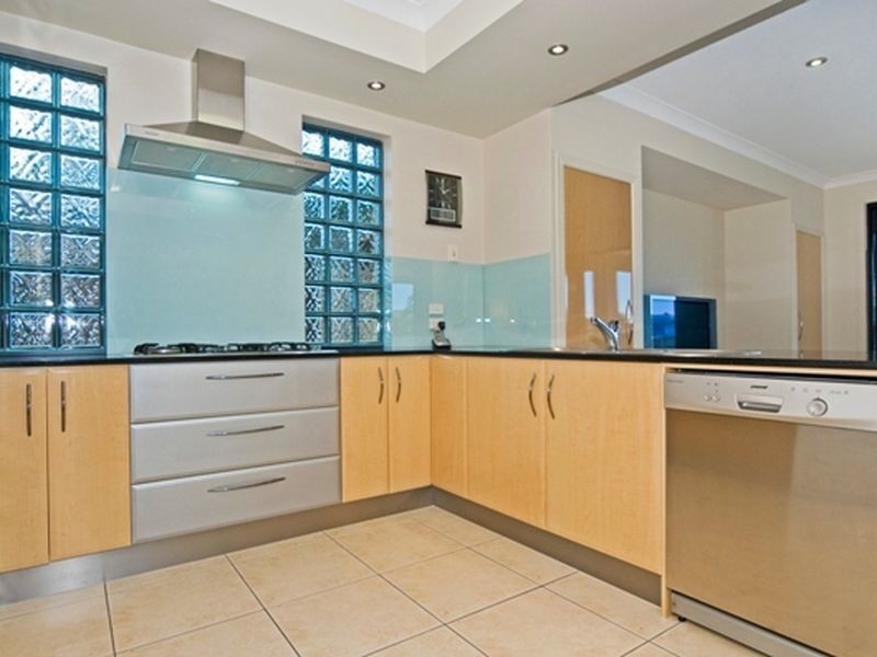 9 Kikori Crescent, Runaway Bay QLD 4216