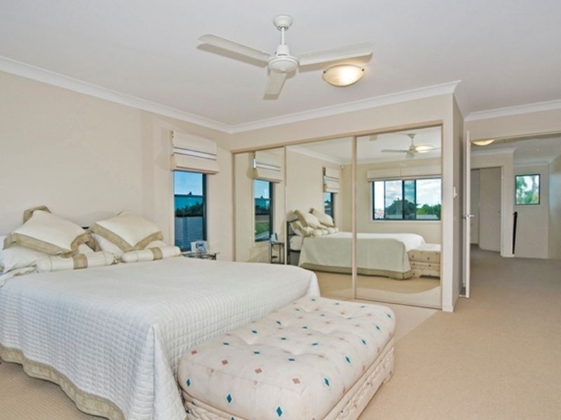 9 Kikori Crescent, Runaway Bay QLD 4216