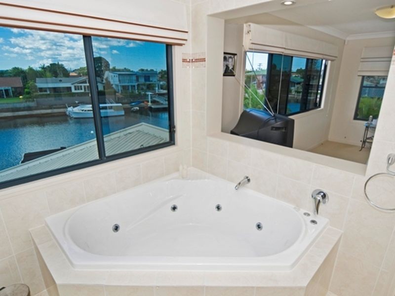 9 Kikori Crescent, Runaway Bay QLD 4216