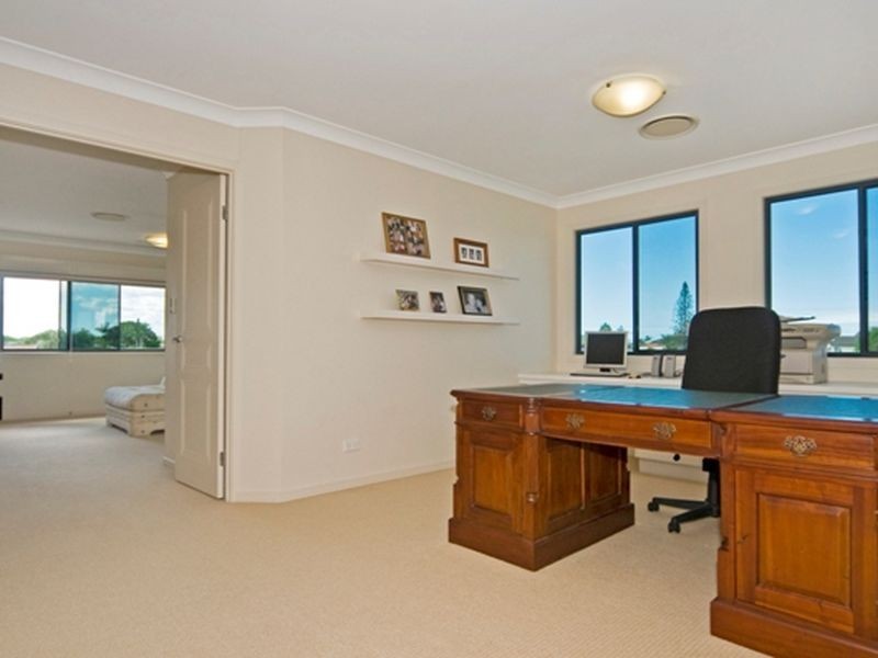 9 Kikori Crescent, Runaway Bay QLD 4216