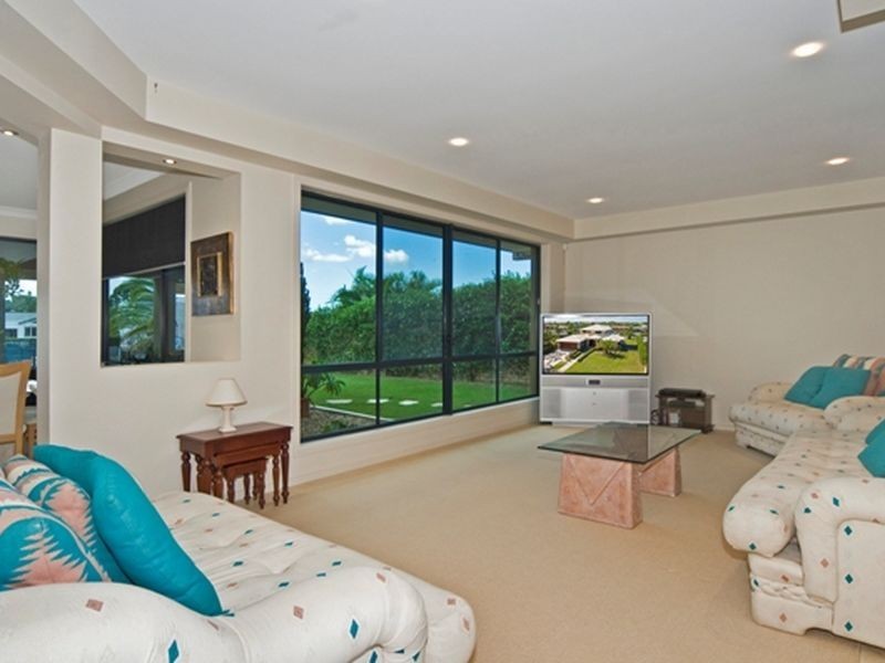 9 Kikori Crescent, Runaway Bay QLD 4216