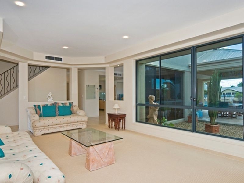 9 Kikori Crescent, Runaway Bay QLD 4216