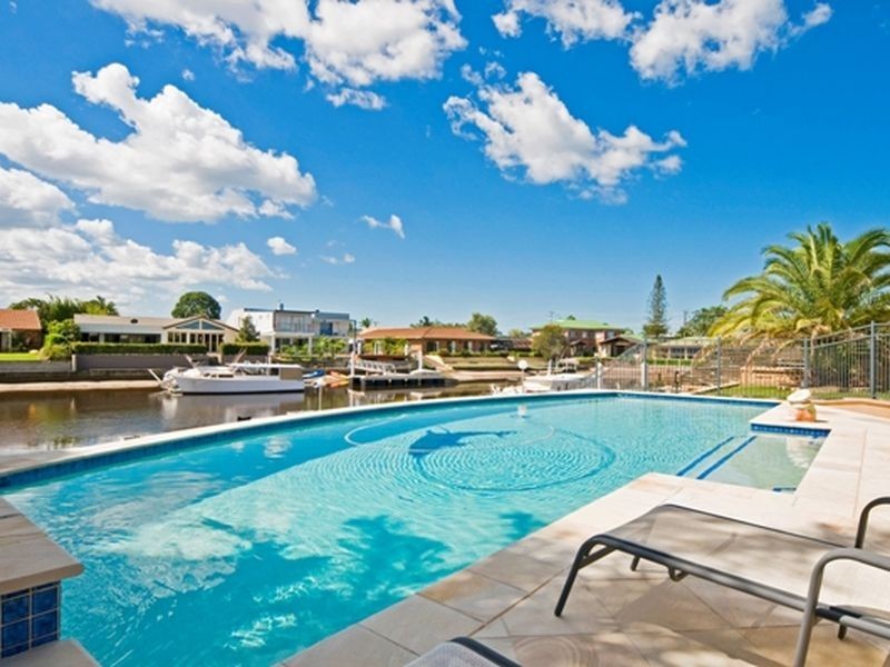 9 Kikori Crescent, Runaway Bay QLD 4216