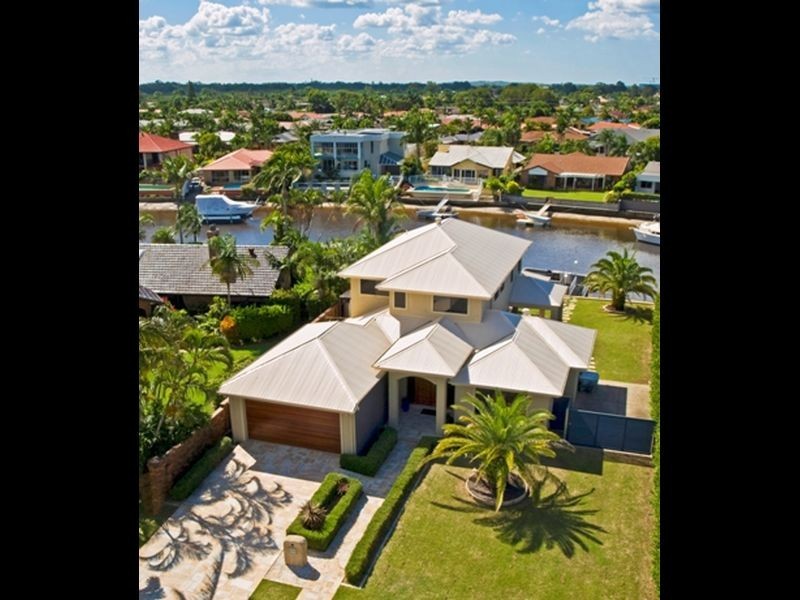 9 Kikori Crescent, Runaway Bay QLD 4216