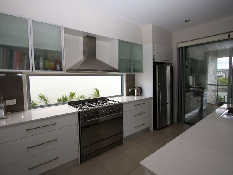 29 Harbourvue Court, Helensvale QLD 4212