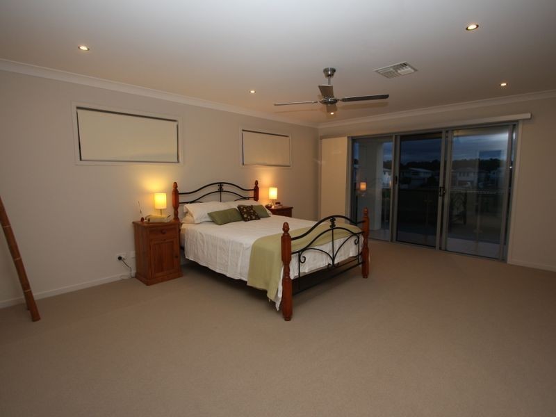 29 Harbourvue Court, Helensvale QLD 4212