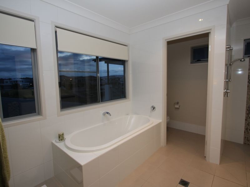 29 Harbourvue Court, Helensvale QLD 4212