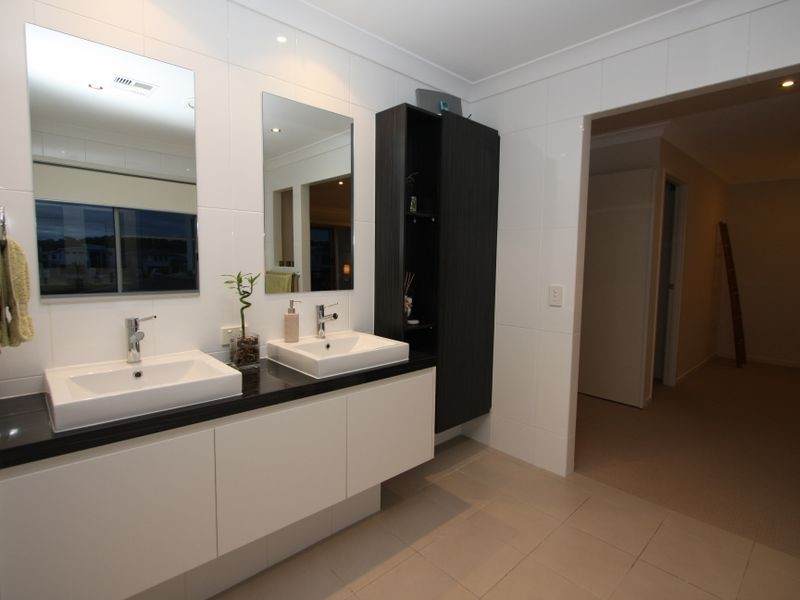 29 Harbourvue Court, Helensvale QLD 4212